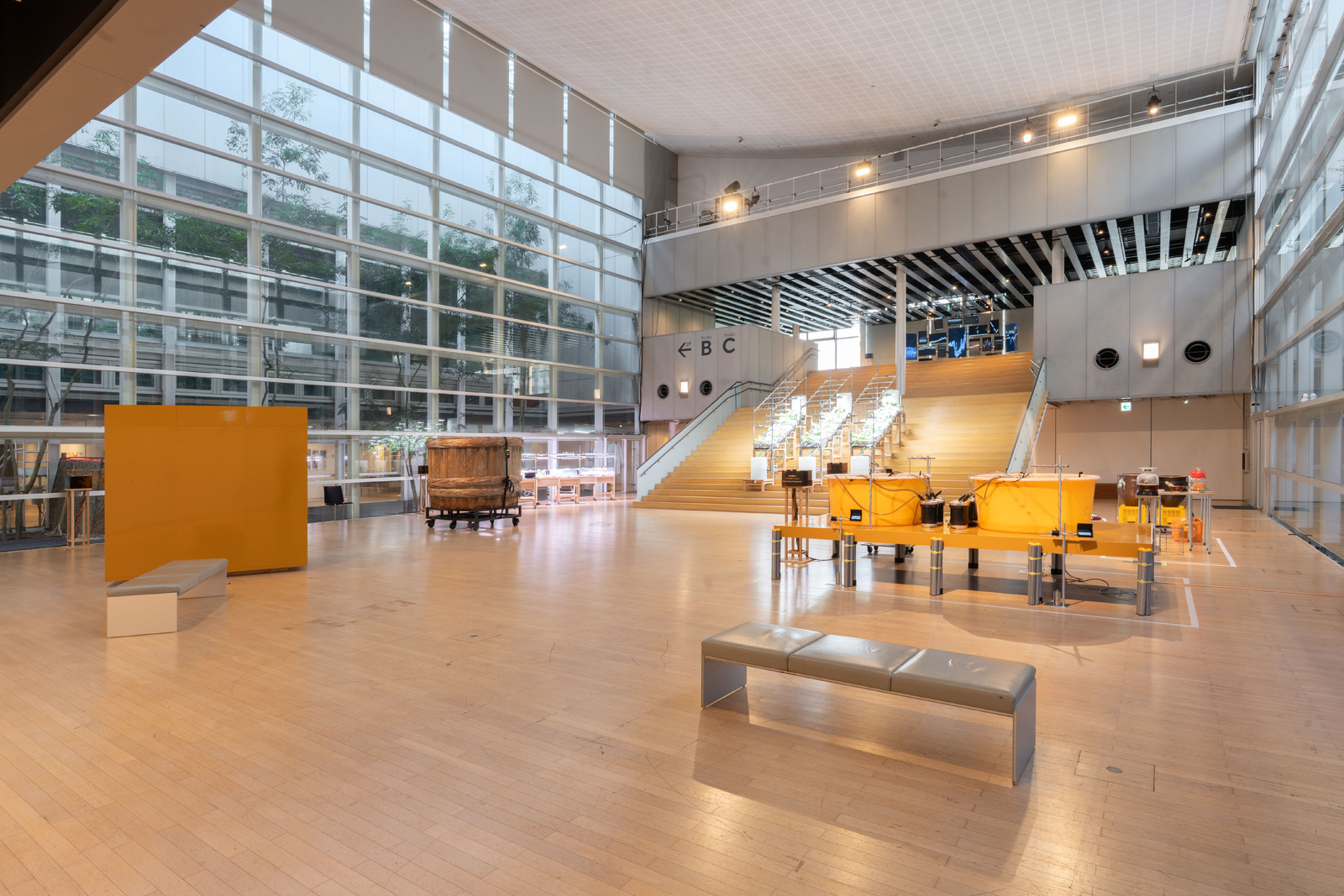 PROJECT MRT—Natureless Solution／太陽と土と糞から切り離したテクノロジーの再考を象徴する画像